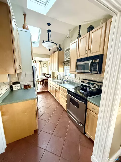 Kitchen - 63 Gg Dudley Ln, Madison, CT 06443 photo 1 of 2
