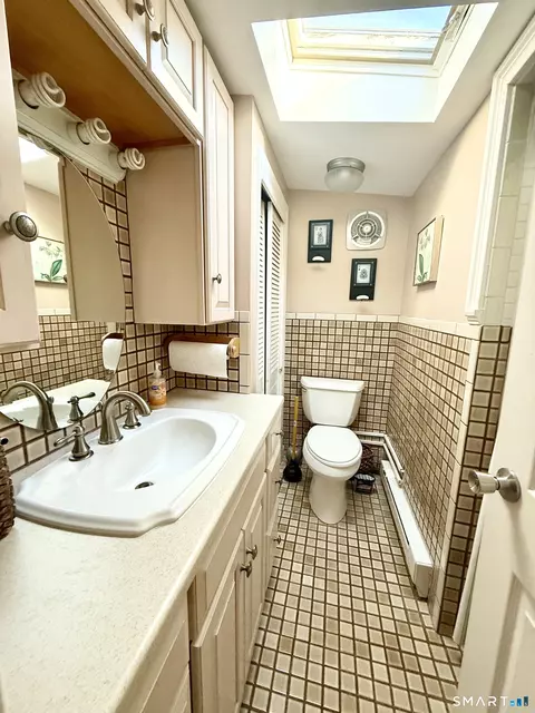 Bath - 63 Gg Dudley Ln, Madison, CT 06443 photo 1 of 2