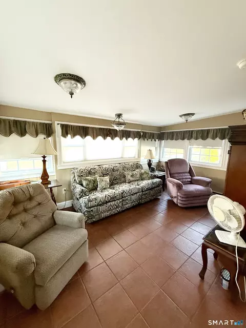 Living - 63 Gg Dudley Ln, Madison, CT 06443 photo 2 of 2