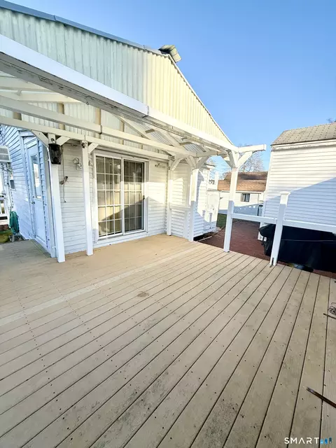 Exterior - 63 Gg Dudley Ln, Madison, CT 06443 photo 2 of 5