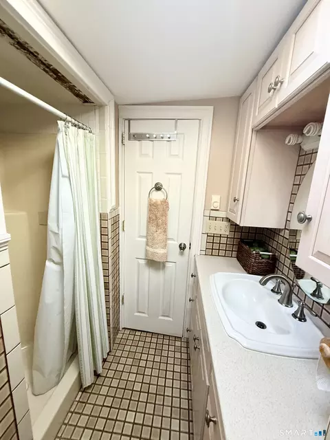 Bath - 63 Gg Dudley Ln, Madison, CT 06443 photo 2 of 2