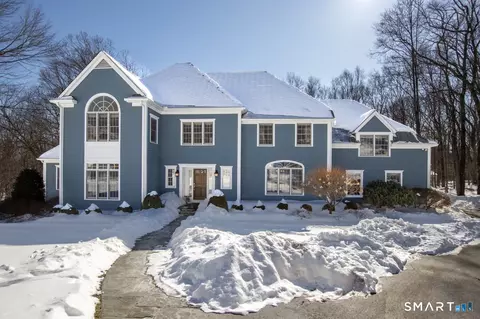 102 Coventry Ln, Trumbull, CT 06611