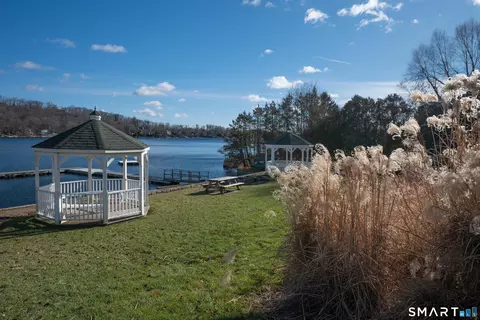 9 N Beach Dr, New Fairfield, CT 06812