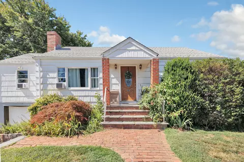574 Thorme St, Bridgeport, CT 06606