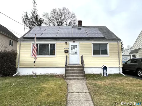 329 Ezra St, Bridgeport, CT 06606