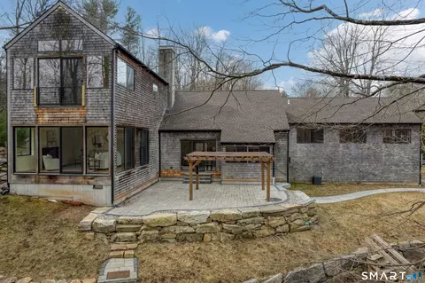 25 Sullivan Dr, Guilford, CT 06437