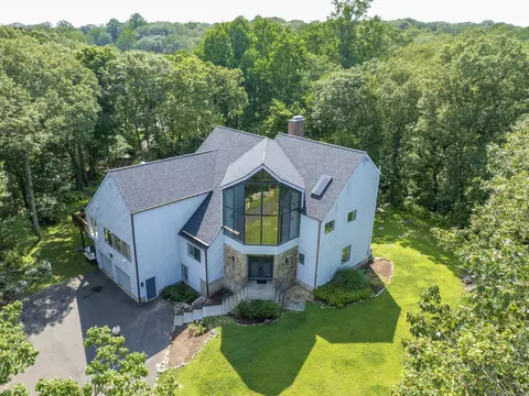 21 Woods End Dr, Wilton, CT 06897