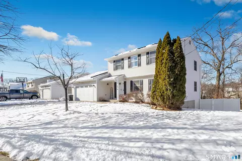 24 Big Spruce Ln, West Haven, CT 06516
