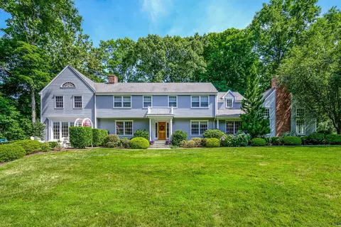 19 Georgian Ln, Darien, CT 06820