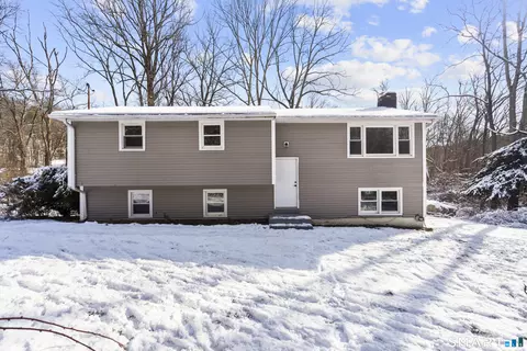 33 Stonybrook Rd, Gales Ferry, CT 06335