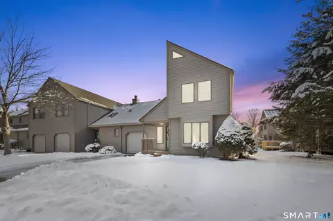 55 Elm Mdws #55, Enfield, CT 06082