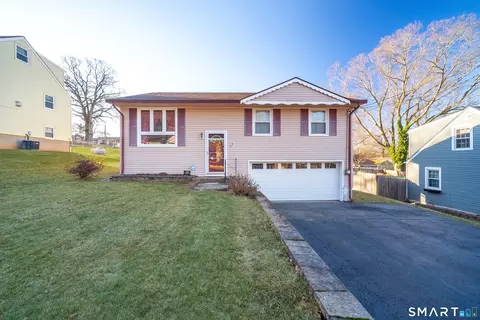 69 Bellevue St, Meriden, CT 06451