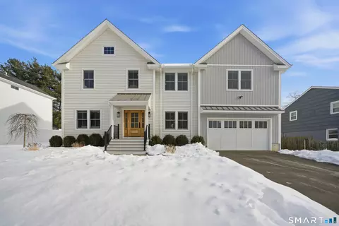 196 Robin Ln, Fairfield, CT 06824