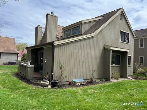 13 Algonquin Ln #C, Stratford, CT 06614