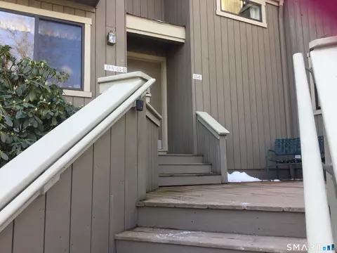 13 Algonquin Ln #C, Stratford, CT 06614