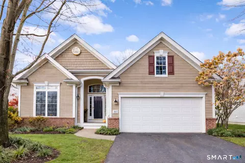 607 Championship Dr #607, Oxford, CT 06478