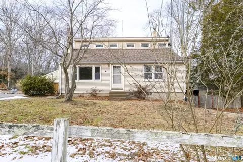 39 Rocky Ledge Dr, Clinton, CT 06413