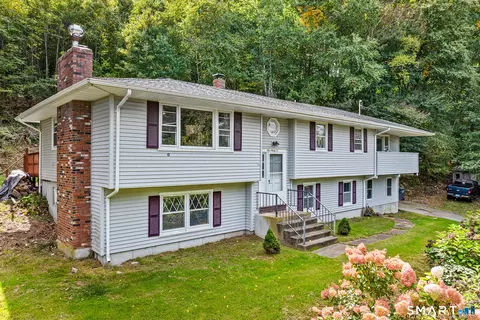 192 Leffingwell Rd, Montville, CT 06382