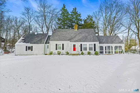 2 Woodley Ln, Norwalk, CT 06851