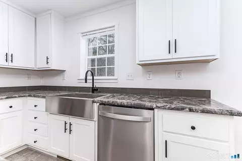 Kitchen - 23 Bailey Hill Vlg, Killingly, CT 06239 photo 7 of 8