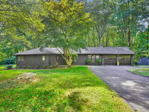 11 Eastwood Rd, Norwalk, CT 06851