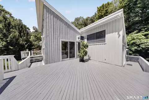 Exterior - 119 Peaceable St, Redding, CT 06896 photo 3 of 8