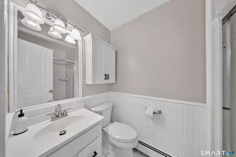 Bath - 119 Peaceable St, Redding, CT 06896 photo 1 of 3