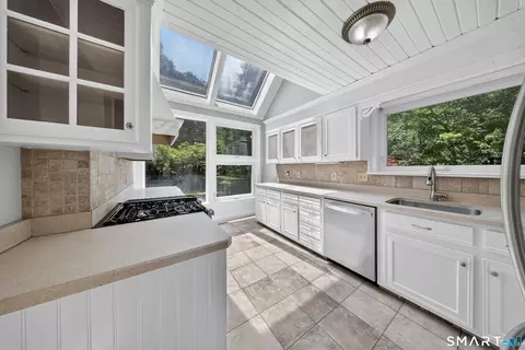 Kitchen - 119 Peaceable St, Redding, CT 06896 photo 3 of 3