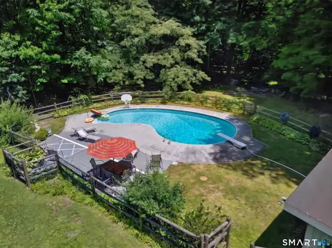 Exterior - 119 Peaceable St, Redding, CT 06896 photo 7 of 8
