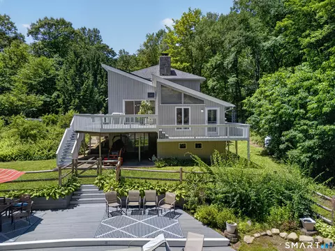 Exterior - 119 Peaceable St, Redding, CT 06896 photo 5 of 8