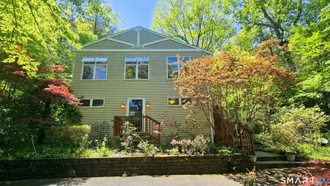 29 Carol St, Danbury, CT 06810