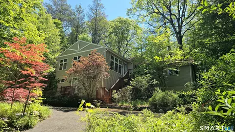 29 Carol St, Danbury, CT 06810