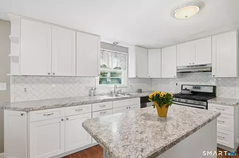 17 Douglas Dr, Enfield, CT 06082