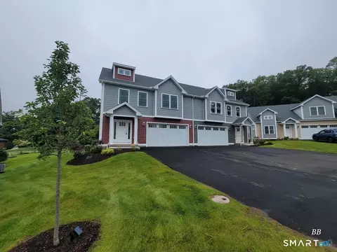 22 Lombard Cir #8, North Haven, CT 06473