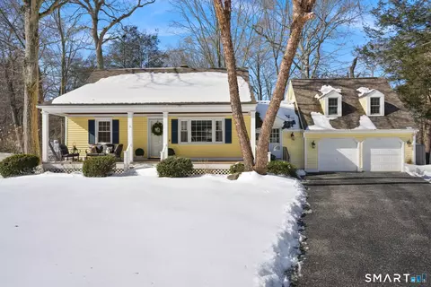 175 Winnepoge Dr, Fairfield, CT 06825