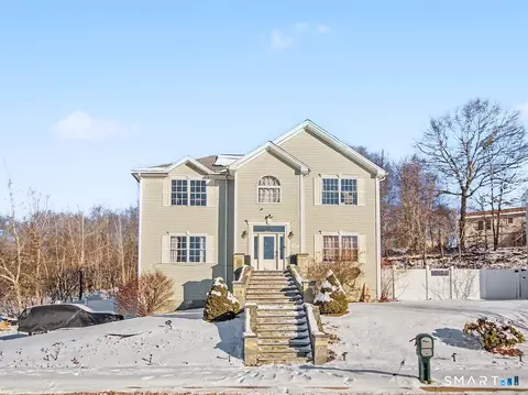 207 Ridgefield Ave, Waterbury, CT 06705