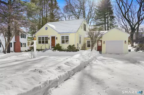 220 Hilltop Cir, Trumbull, CT 06611
