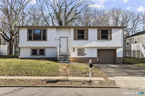 70 Coleman St, West Haven, CT 06516