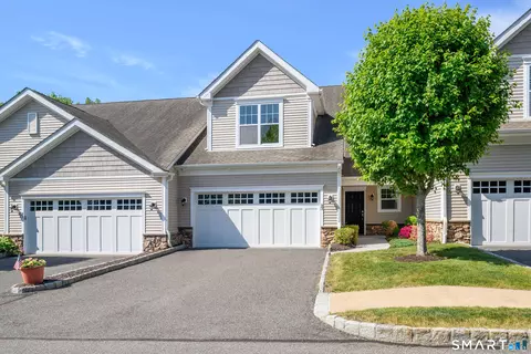 23 Woods Ln #23, Newtown, CT 06470