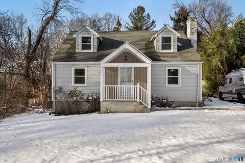 2 Rochelle Rd, Norwalk, CT 06854