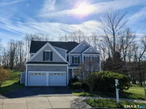 9 Carla Dr, Danbury, CT 06811