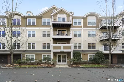 26 Schoolhouse Dr #204, West Hartford, CT 06110