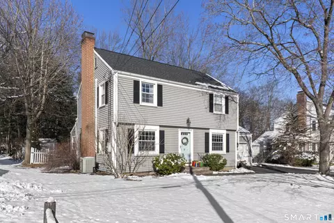 30 Sandhurst Dr, West Hartford, CT 06107