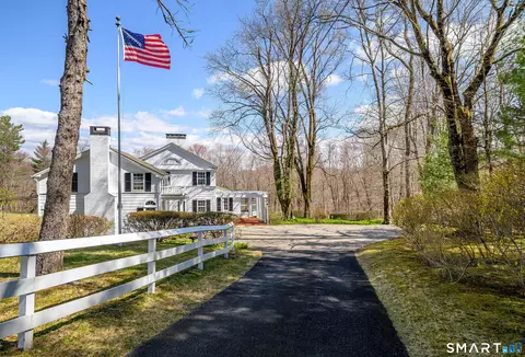25 Taunton Ln, Newtown, CT 06470
