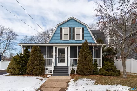 40 Elm St, Branford, CT 06405