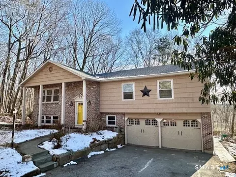 6 Overlook Rd, Gales Ferry, CT 06335