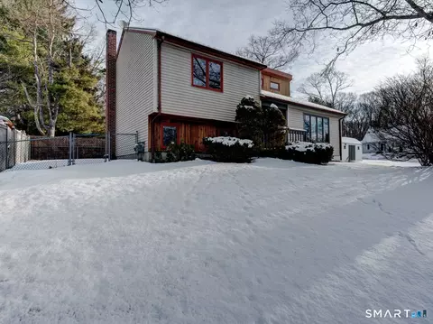 5 Kathleen Dr, Willimantic, CT 06226