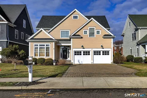 74 Platt St, Milford, CT 06460