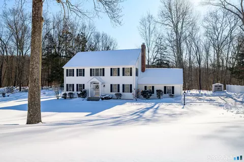 1 Owl Ridge Ln, Sandy Hook, CT 06482