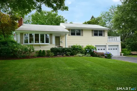 36 Village Dr, New Canaan, CT 06840